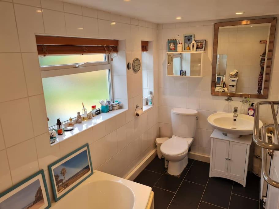 Modern Bungalow With Private Swimming Pool 梅登黑德 外观 照片